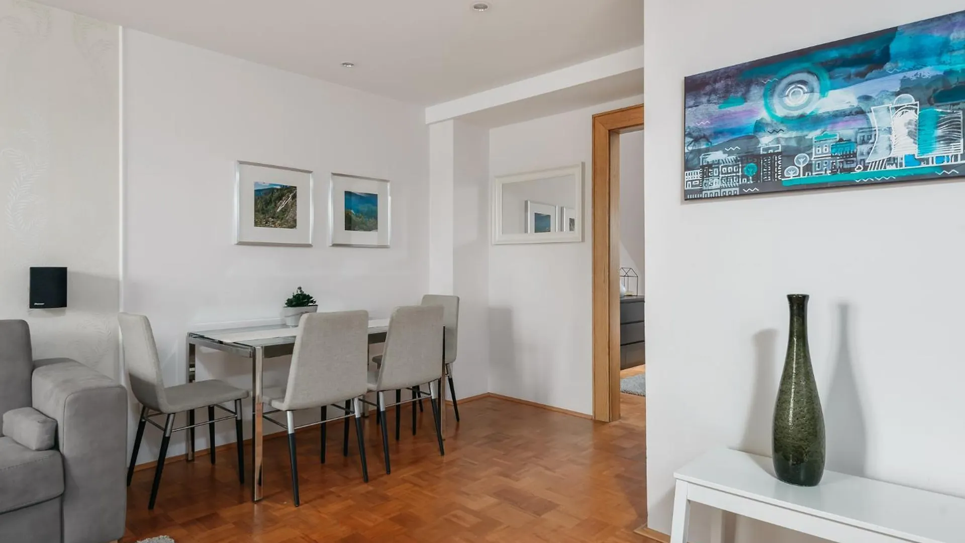 Roy 2 Bdr Apartment With Prague Castle View, Parking & Ac