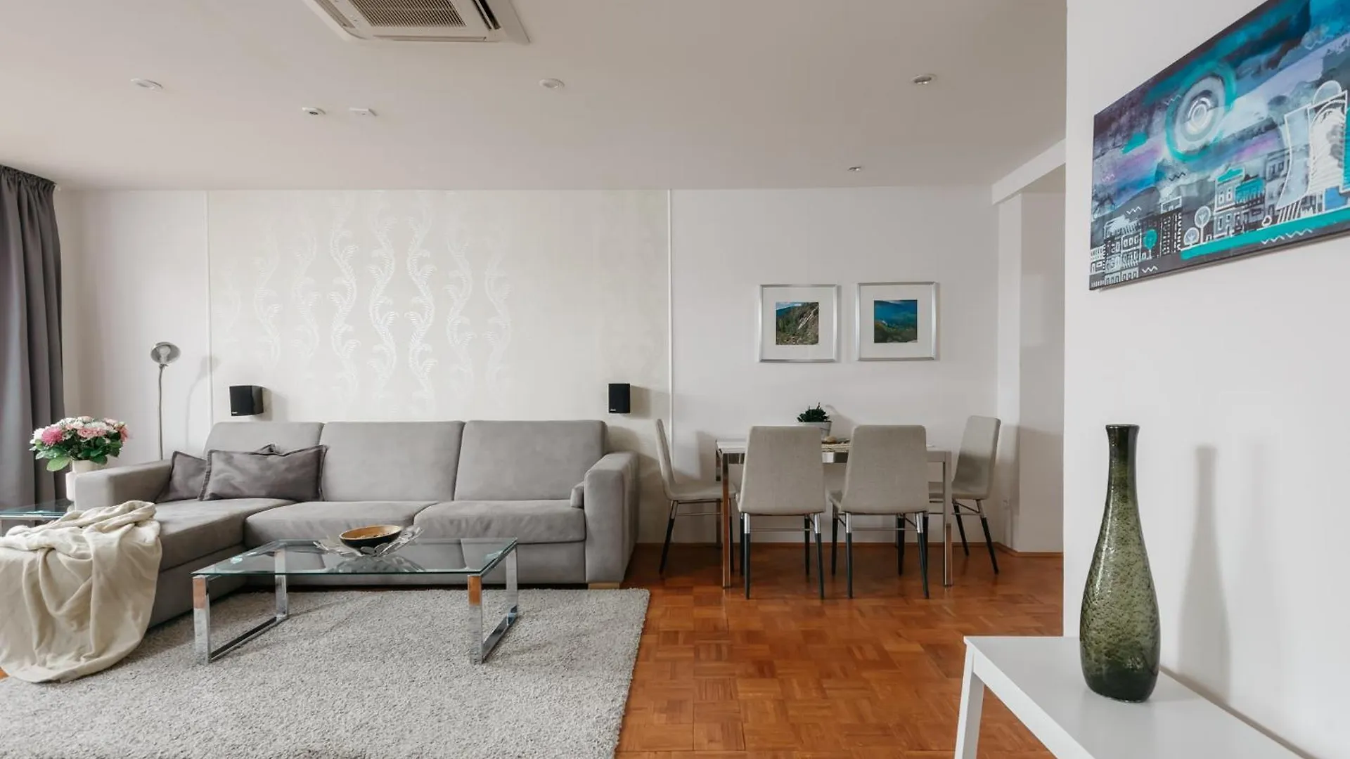 Roy 2 Bdr Apartment With Prague Castle View, Parking & Ac 0*,  Tschechische Republik