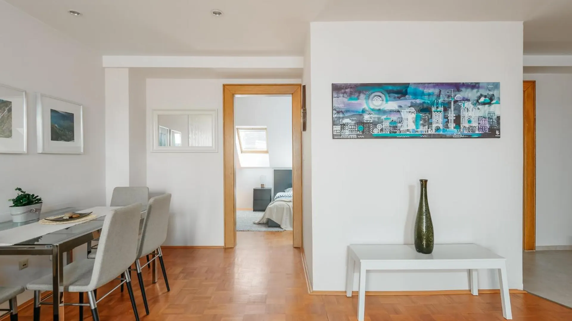 Roy 2 Bdr Apartment With Prague Castle View, Parking & Ac