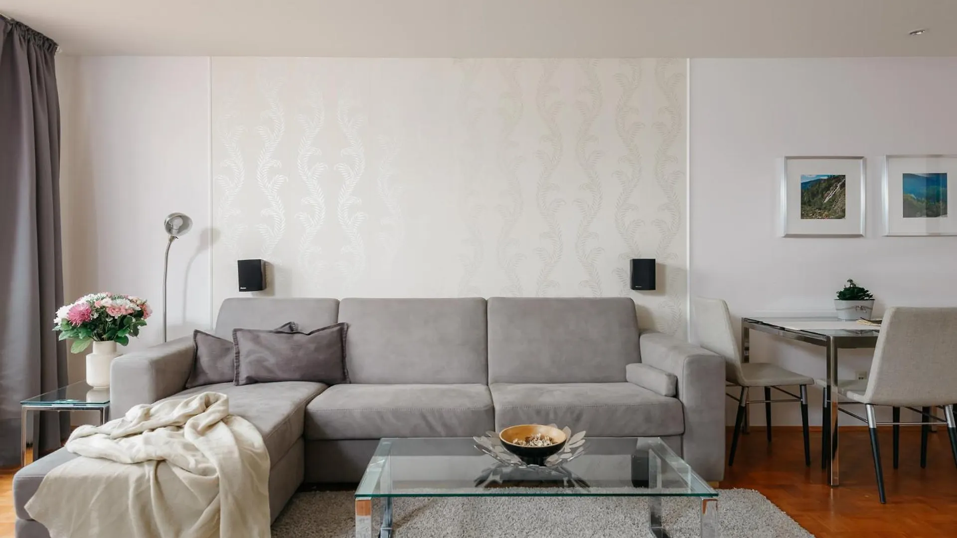 Roy 2 Bdr Apartment With Prague Castle View, Parking & Ac