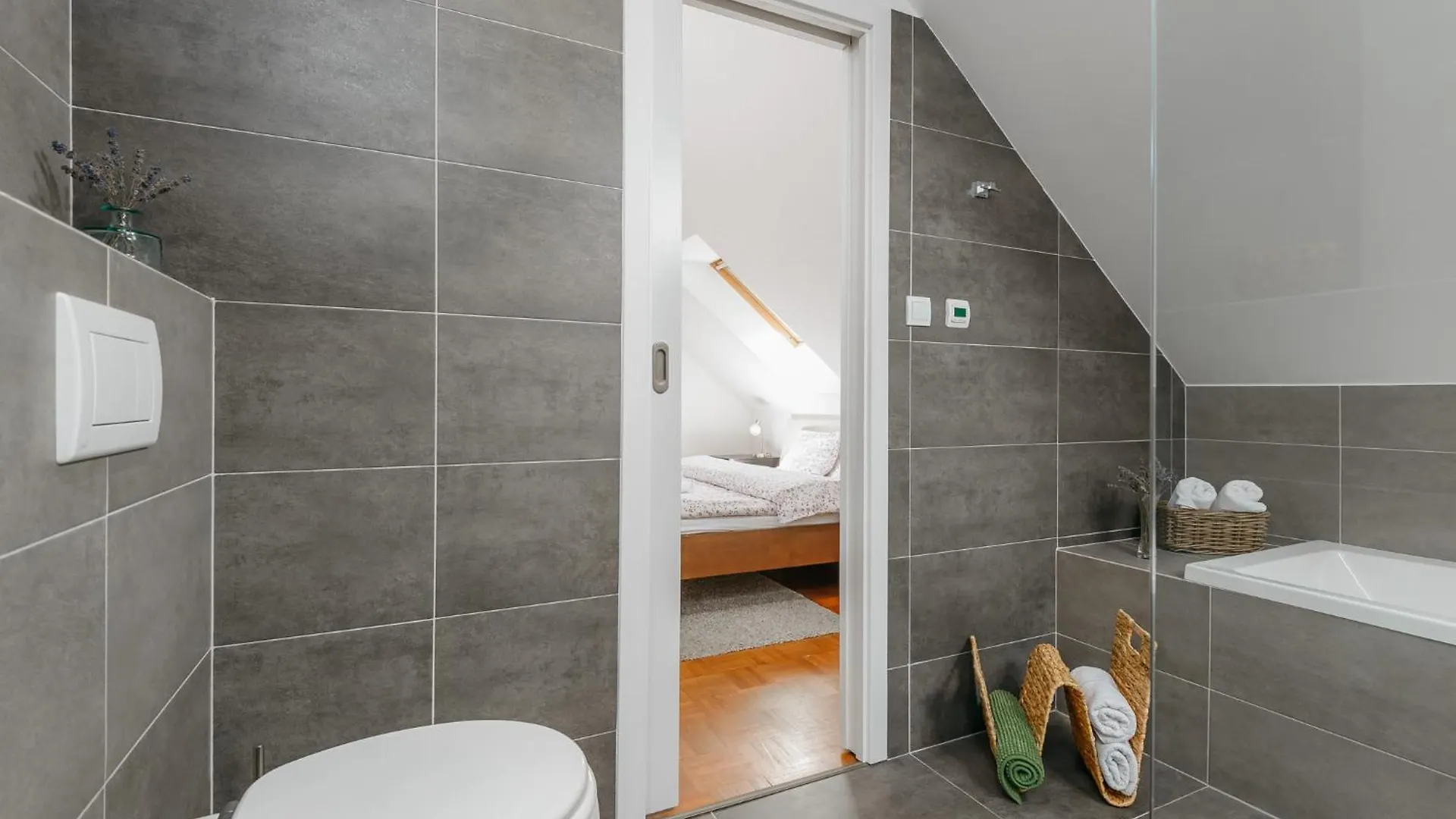 Roy 2 Bdr Apartment With Prague Castle View, Parking & Ac Czech Republic