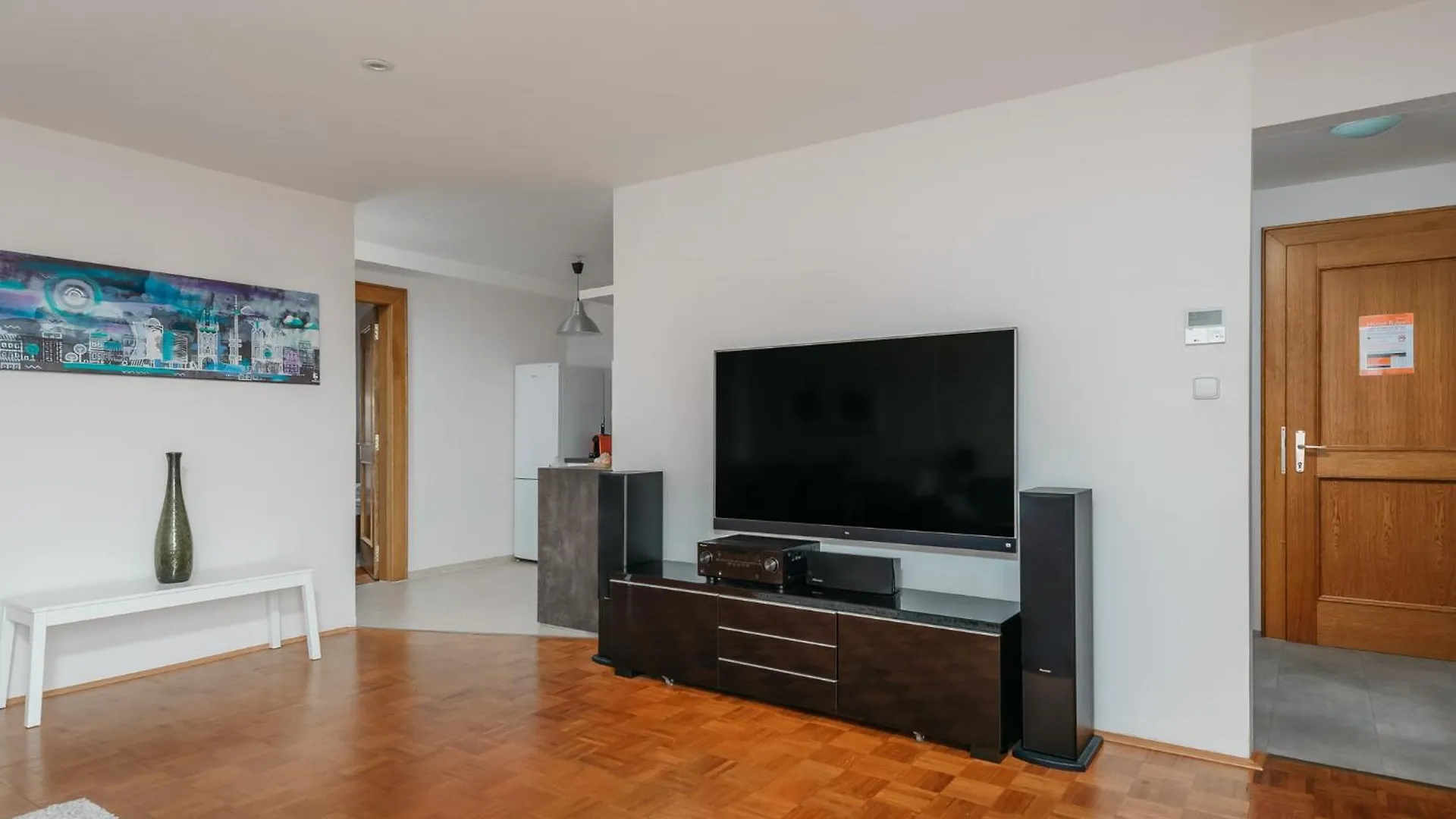 Roy 2 Bdr Apartment With Prague Castle View, Parking & Ac