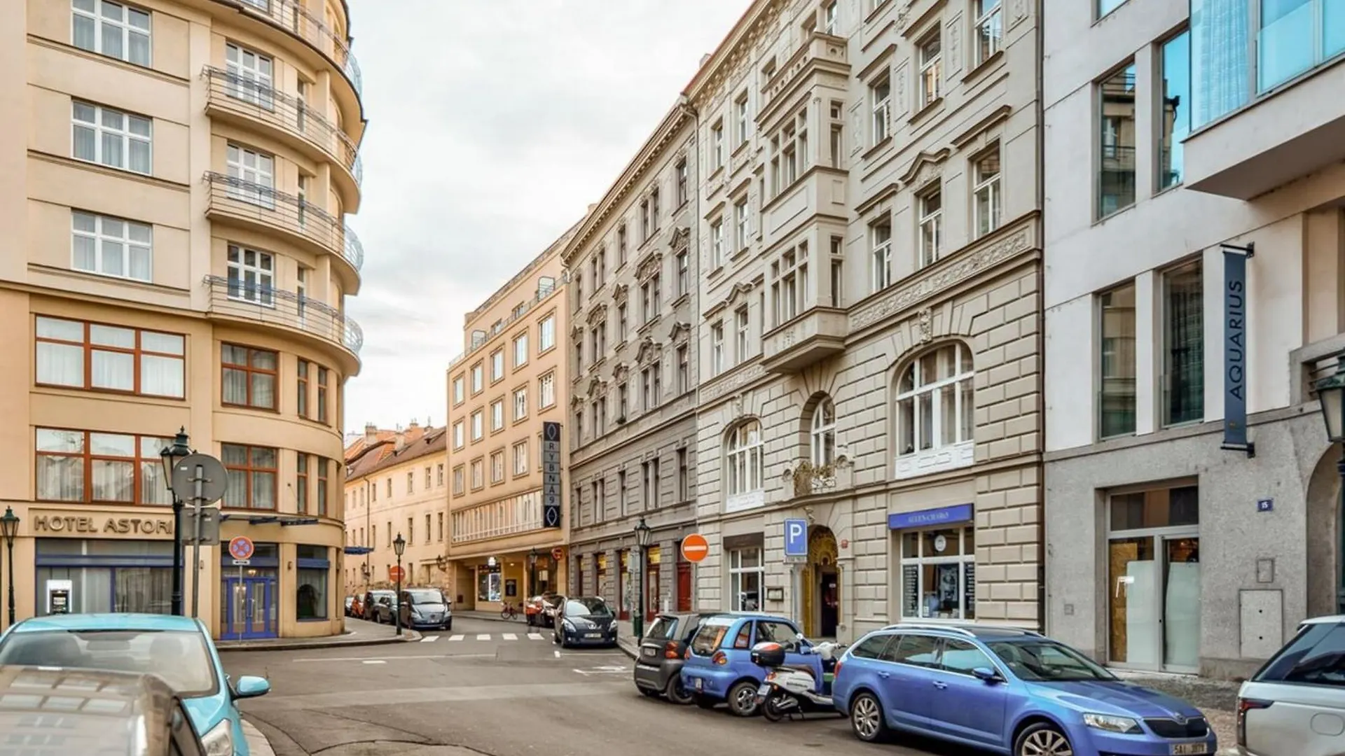 Roy 2 Bdr Apartment With Prague Castle View, Parking & Ac