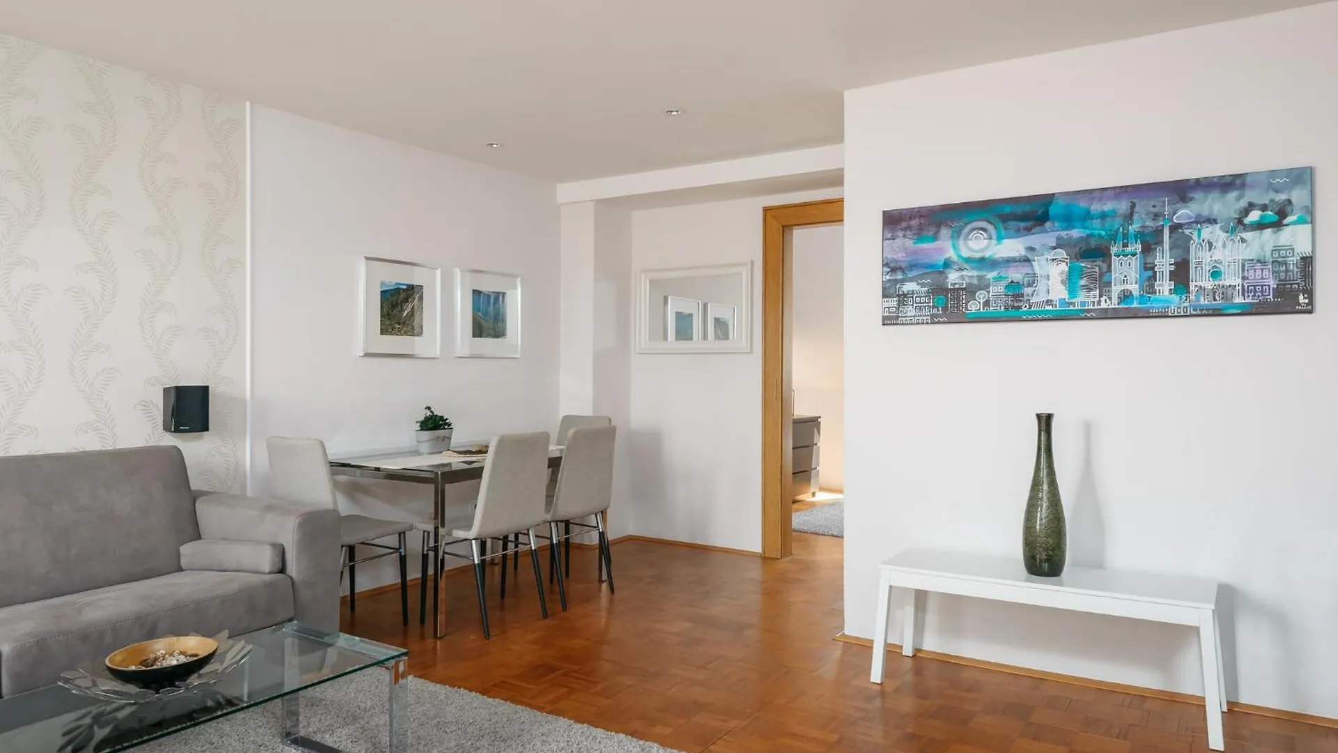 Roy 2 Bdr Apartment With Prague Castle View, Parking & Ac 0*,