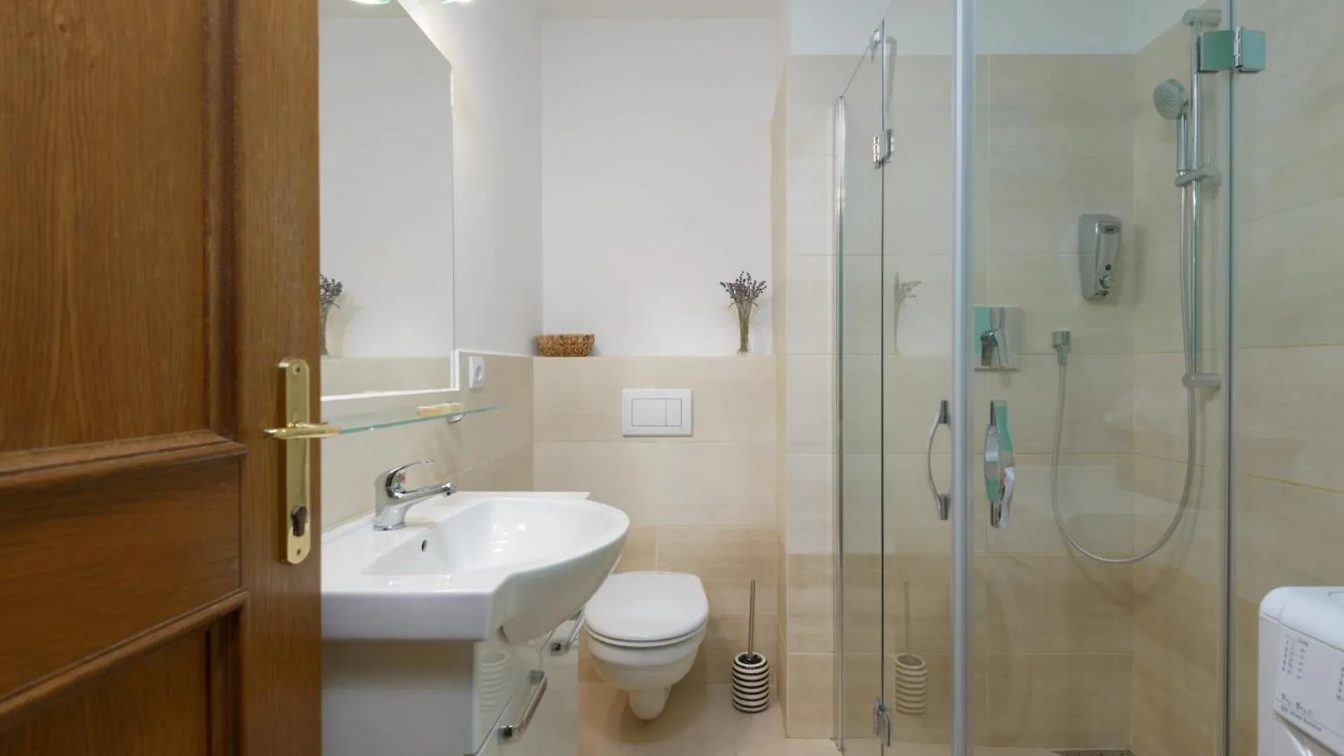 Roy 2 Bdr Apartment With Prague Castle View, Parking & Ac Czech Republic