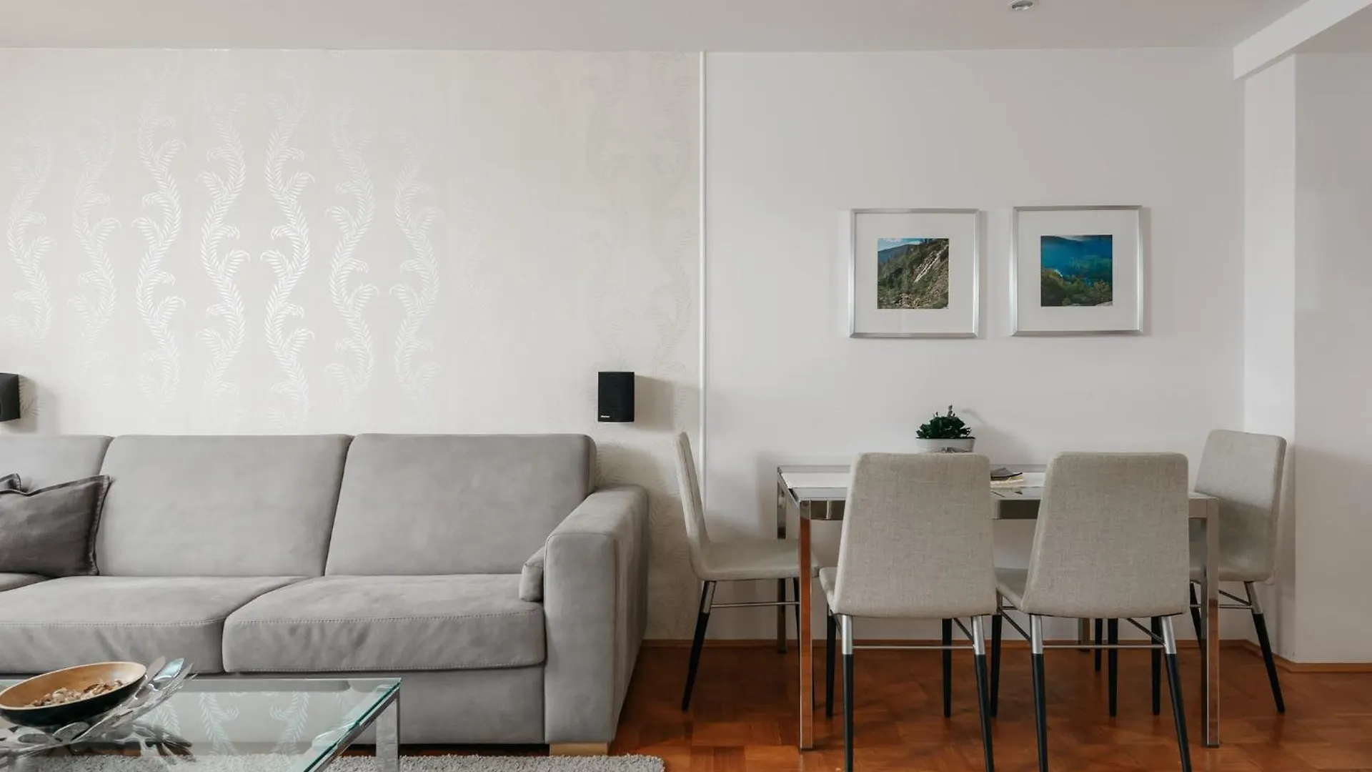 Roy 2 Bdr Apartment With Prague Castle View, Parking & Ac